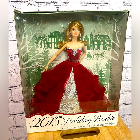 2015 Holiday Barbie - Picture 1 of 6